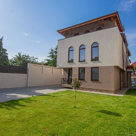 Cozy Brand New Boutique Aparthotel Brasov Exterior photo